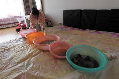 单县楼上漏水，住户失联，小区没物管，业主维权难！律师来支招……